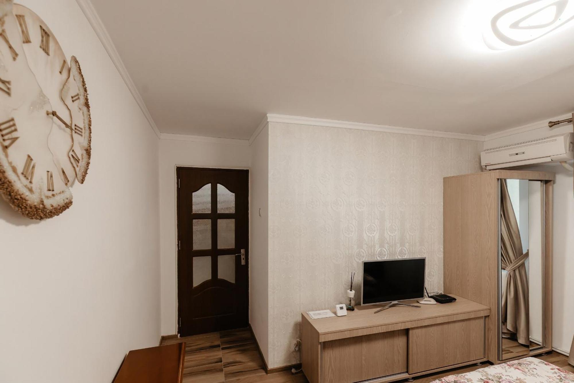 Luxury Radox Apartment Buzau City Center Buitenkant foto