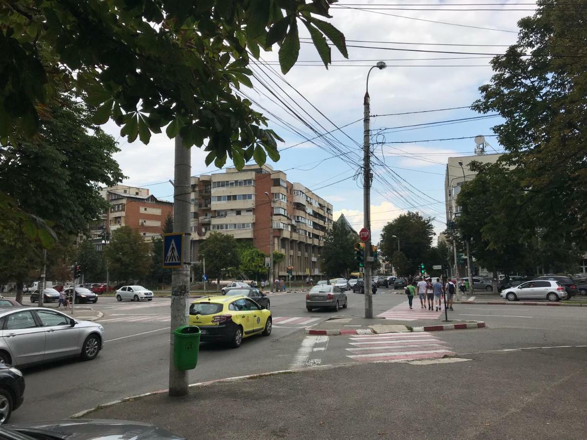 Luxury Radox Apartment Buzau City Center Buitenkant foto